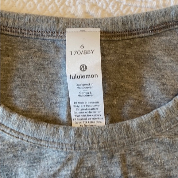 “Do the Twist Crop Tank”Lululemon BRAND NEW W Tags - Picture 3 of 4